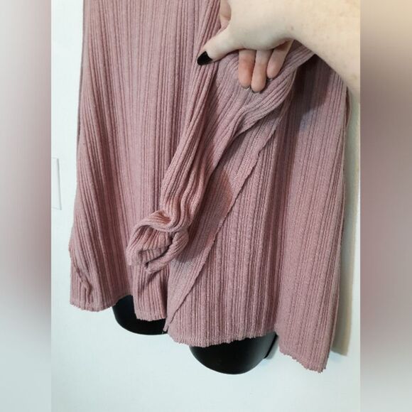 Inspired Hearts pink cold shoulder ruched sleeve sweater - Picture 4 of 6